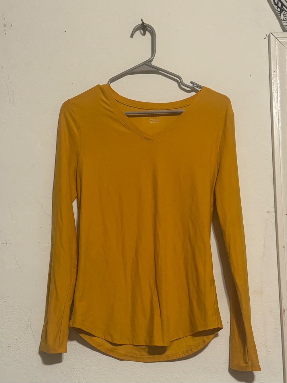 No Boundaries Women's Long Sleeve V-Neck Top Size L Mustard